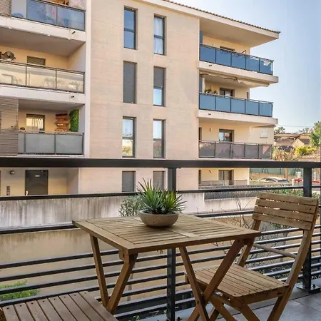 Апартаменты Spacious A-c 2p - Place Des Lices Сен-Тропе
