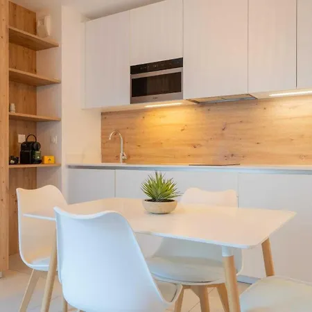 Apartment Spacious A-c 2p - Place Des Lices Saint-Tropez