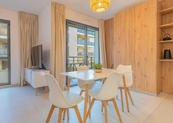 Apartment Spacious A-c 2p - Place Des Lices Saint-Tropez