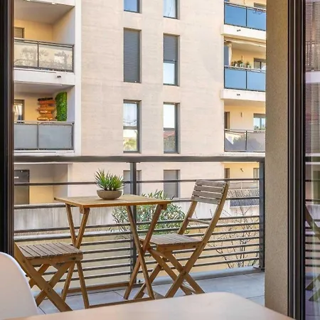 Spacious A-c 2p - Place Des Lices Сен-Тропе